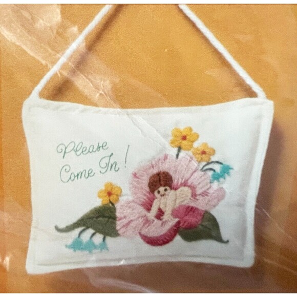 Baby Door Minder The Creative Circle Crewel Embroidery Kit #1911 - NEW 6" x 8" - Picture 3 of 6